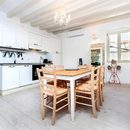 Appartamento Grisia Sea View With Terrace Rovigno Esterno foto